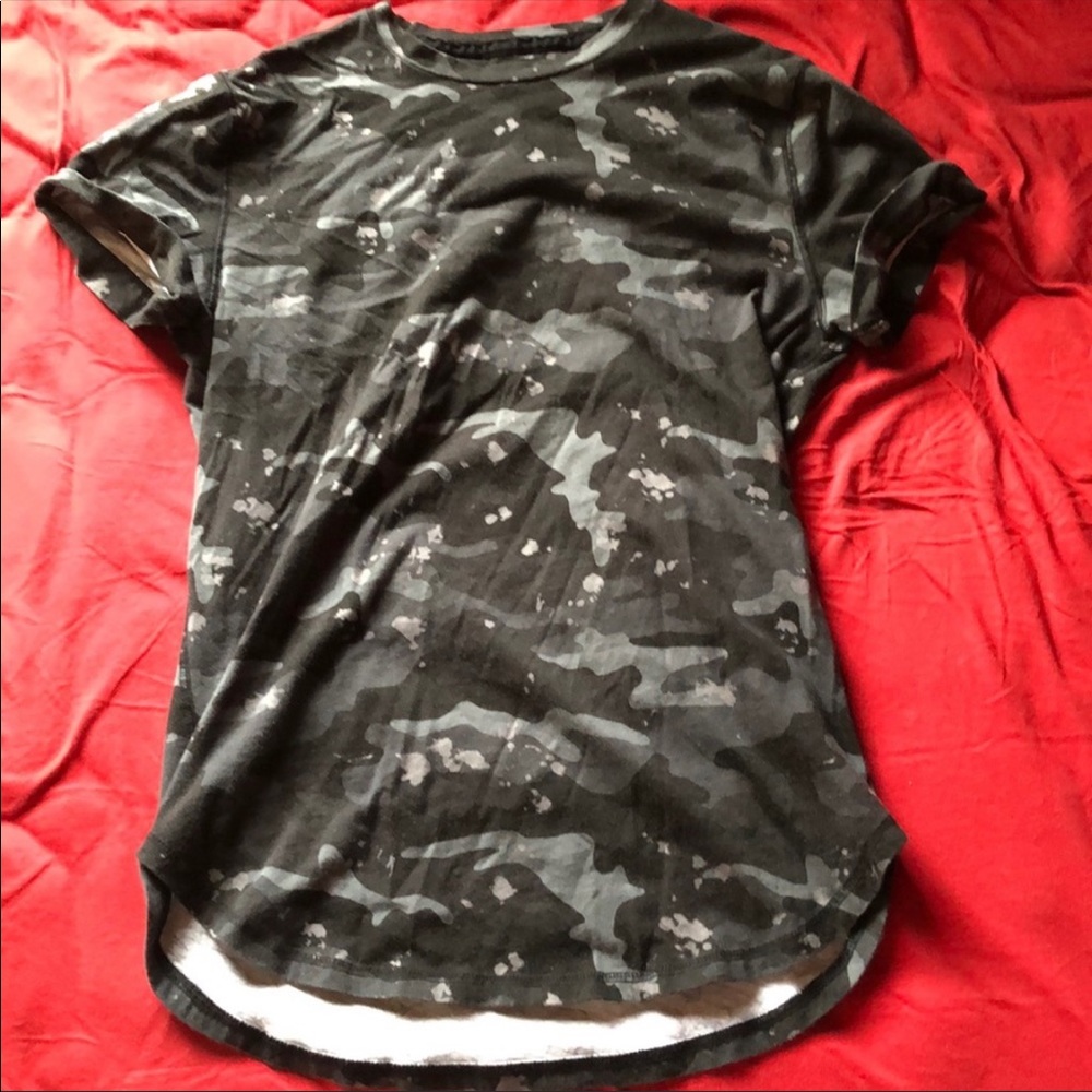 Hollister curved hem tee